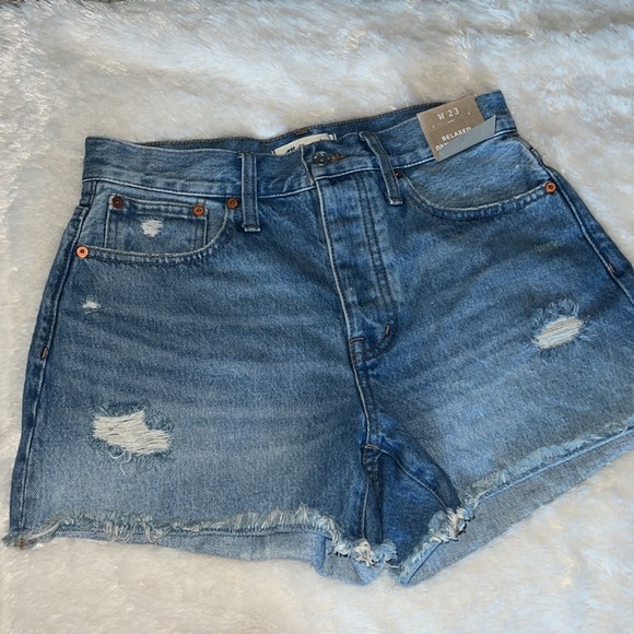 Madewell distressed relax denim blue shorts. - Picture 3 of 11